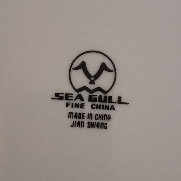 Christmas Tree Plate with gold trim - Picture 6 of 8